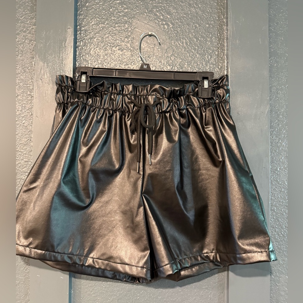 NWOT SHEIN Paperbag Waist Faux Leather Shorts Size Large